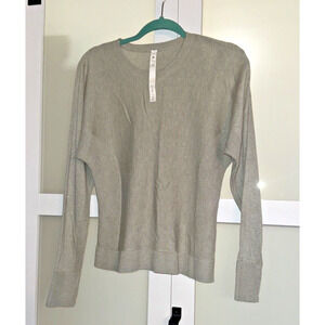 Lululemon Pullover Long Sleeve W/ Thumb Hole, Lightweight Size 4